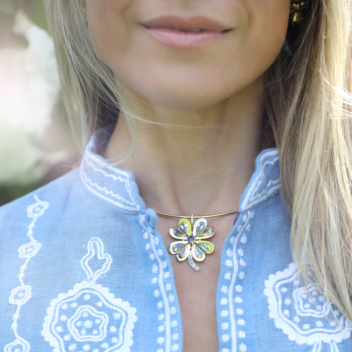 Jolie Clover Pendant - Image 2